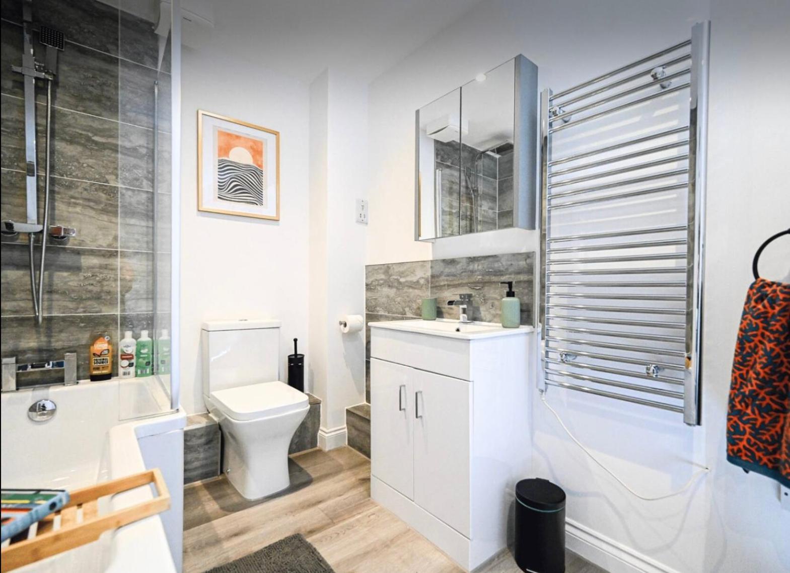 Apartment Riverstone - 2 Bed Modern In Location *