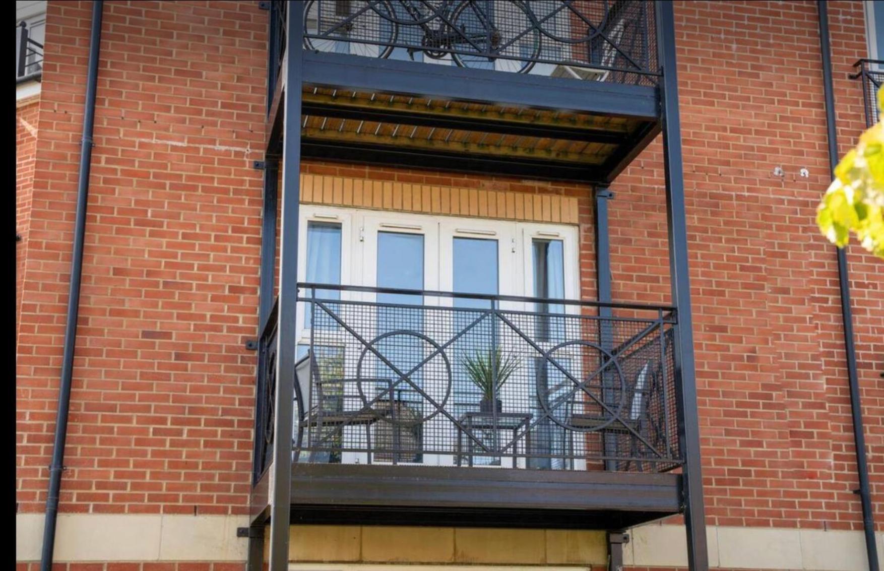 Riverstone - 2 Bed Modern In Location * Bedford