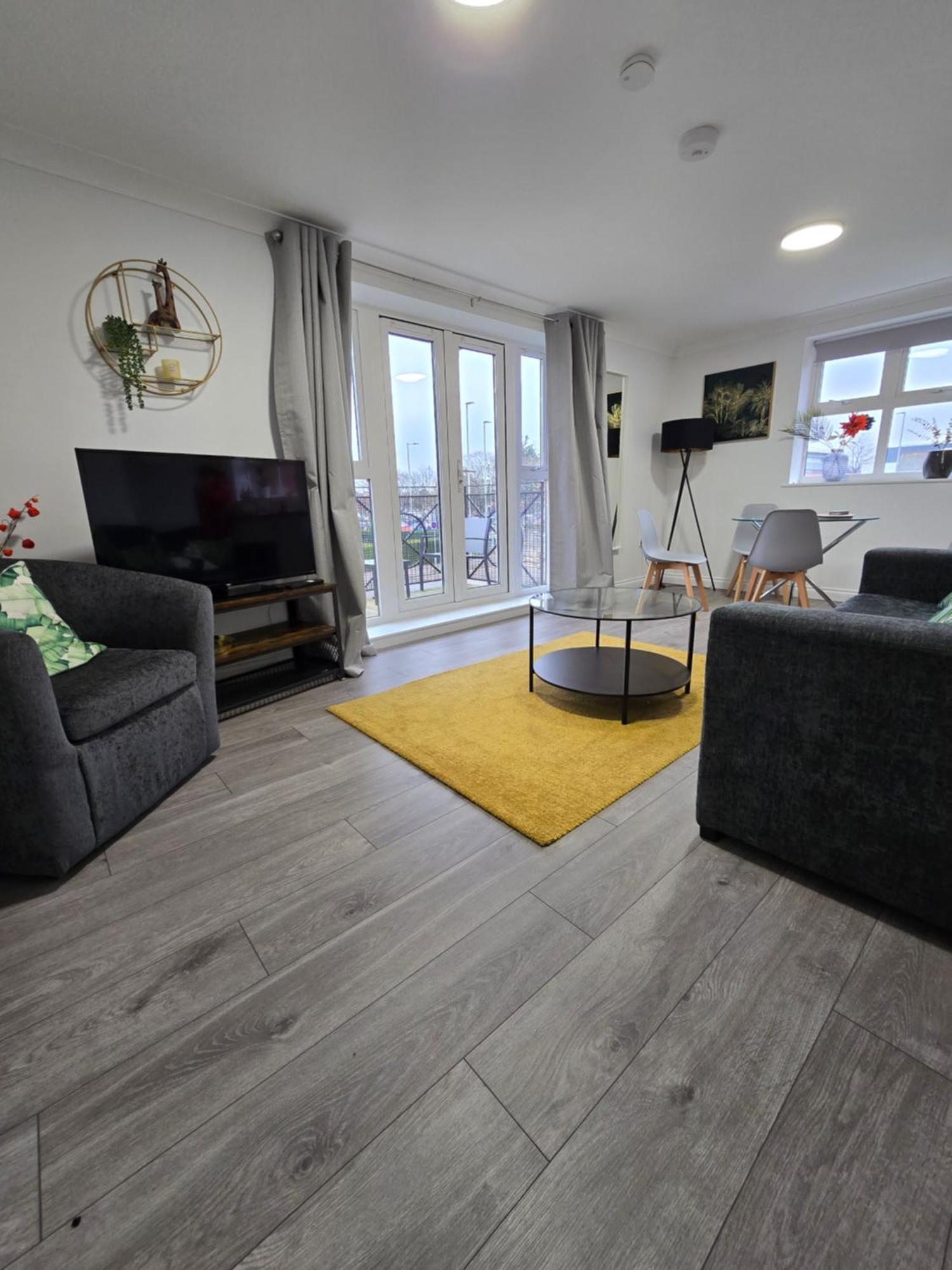 Riverstone - 2 Bed Modern In Location